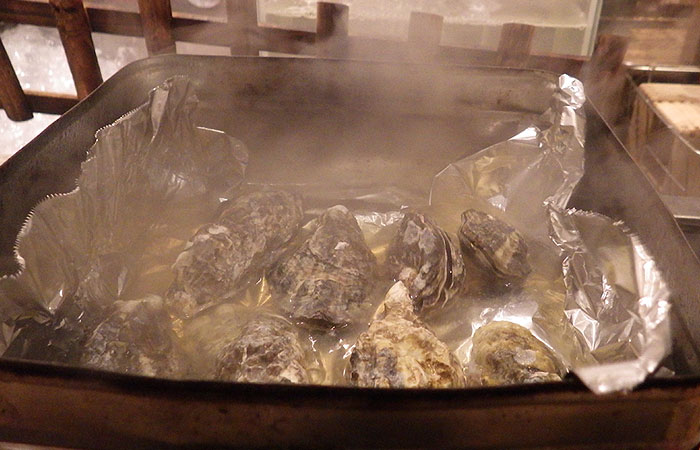 生簀の銀次　牡蠣のアルミ缶蒸し